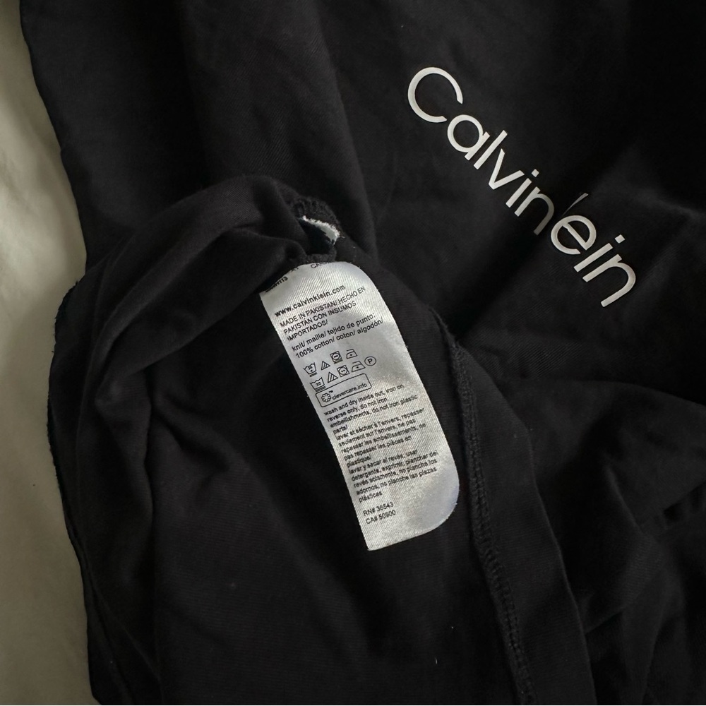 Calvin Klein / Black Logo T-Shirt / Size Large - Picture 5 of 5
